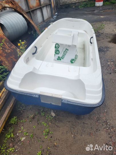 Моторная лодка Пингвин с консолью