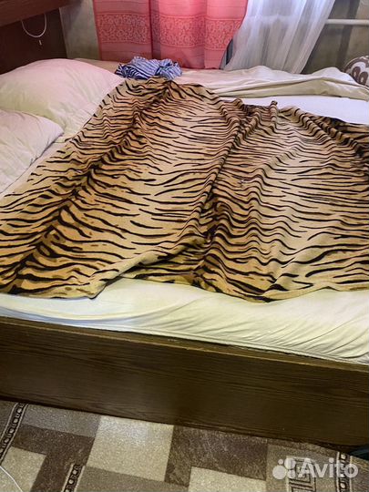 Стенка, телевизор, стол, кровать. самовывоз