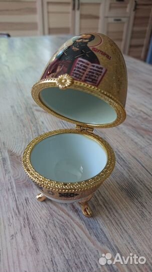 Яйцо шкатулка фарфор