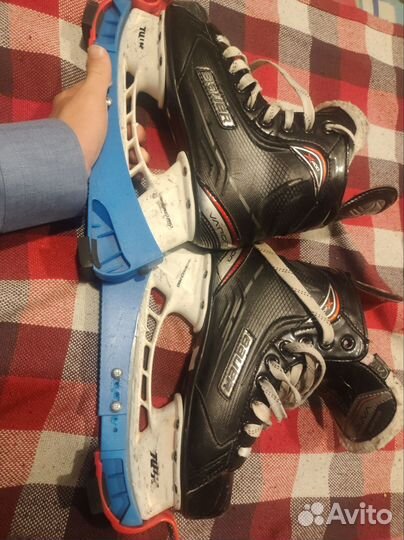 Коньки bauer с чехлами