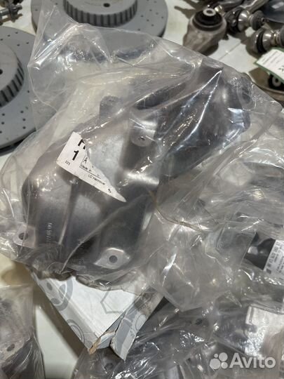 Крепление опоры двигателя