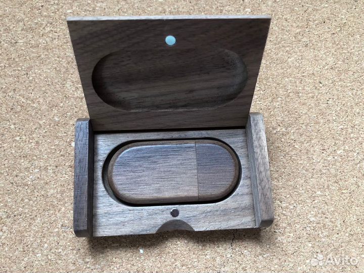 Флэш-карта (флэшка) деревянная с гравировкой