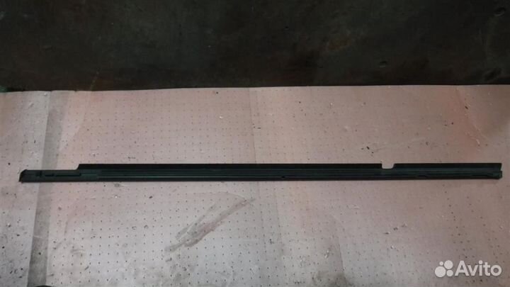 Накладка стекла заднего правого Mitsubishi Lancer