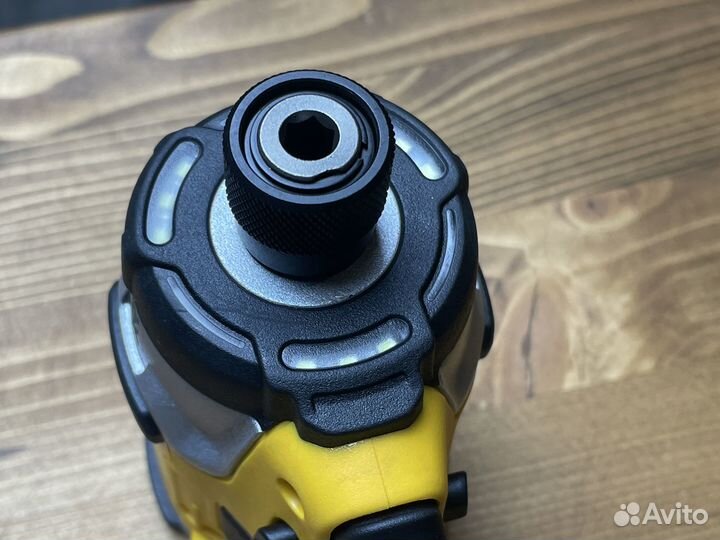 Dewalt DCF860 импульсный винтоверт