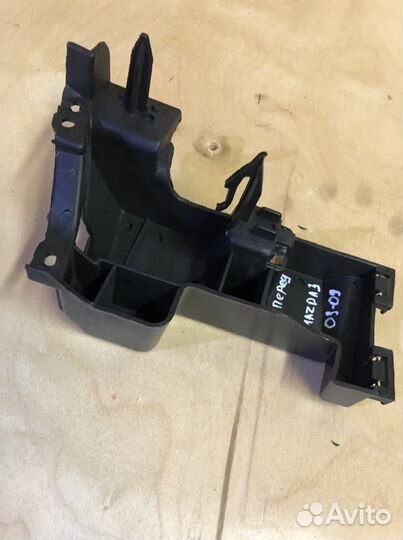 Кронштейн бампера переднего