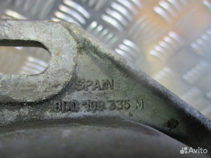 Кронштейн двигателя передний Volkswagen Passat B5