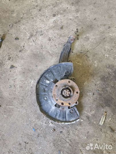 Кулак поворотный передний правый Volkswagen Touare