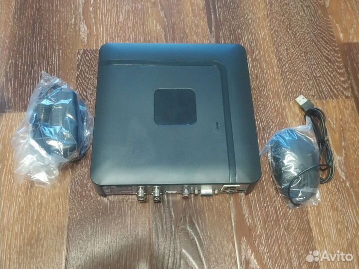 4 канальный гибридный видеорегистратор