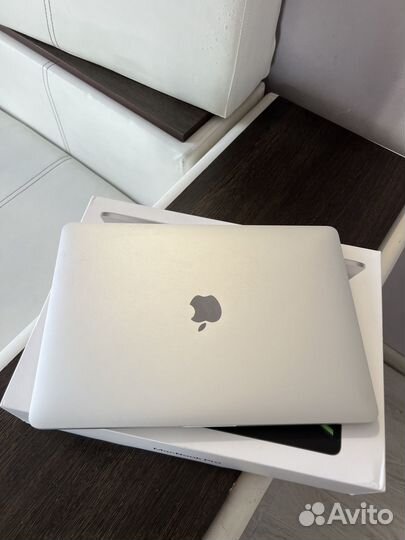 MacBook Pro 13 2018 Touch Bar Silver 256g 357цикл