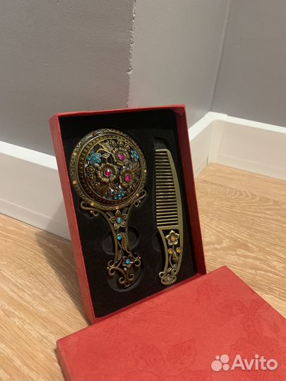 Подарочный набор (зеркало+расческа)