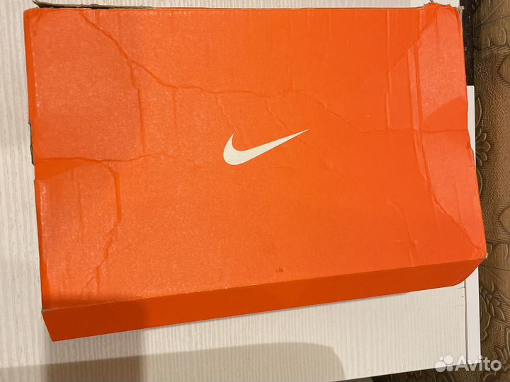Футбольные бутсы nike