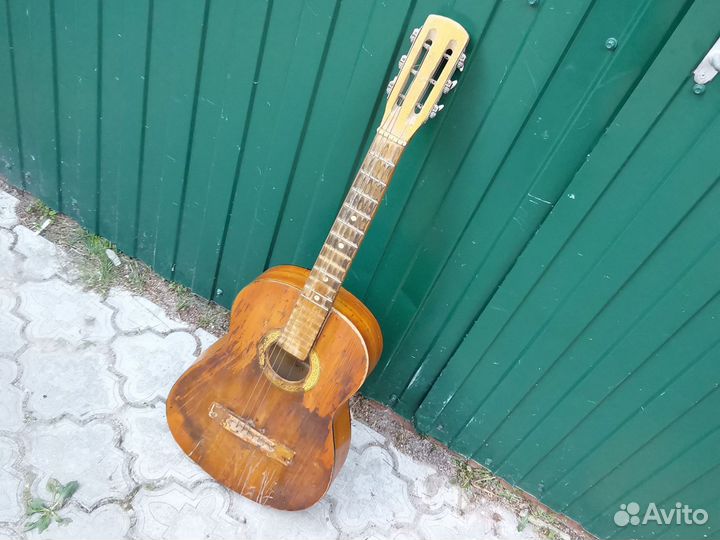 Гитара шестиструнная