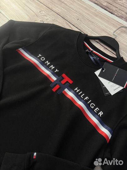 Свитшот Tommy Hilfiger новый с принтом