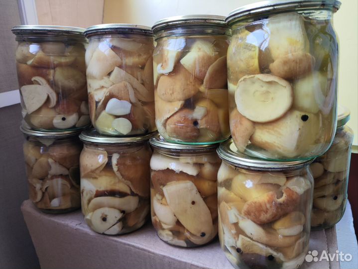 Белый гриб маринованный, огурчики