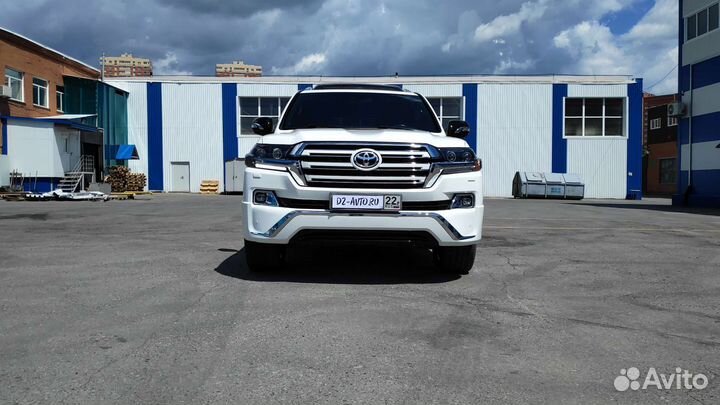 Обвес Midle East белый Land Cruiser 200 TY813