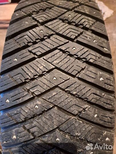 Goodyear UltraGrip Ice Arctic SUV 225/65 R17 102T