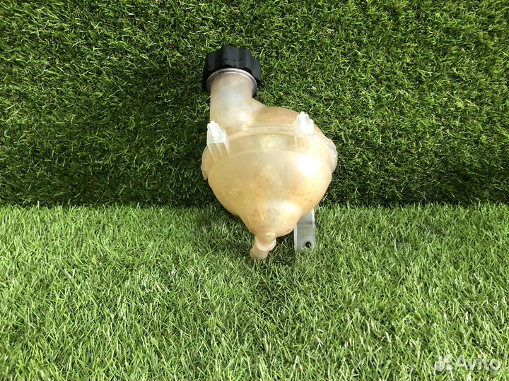 Расширительный бачок Peugeot 308