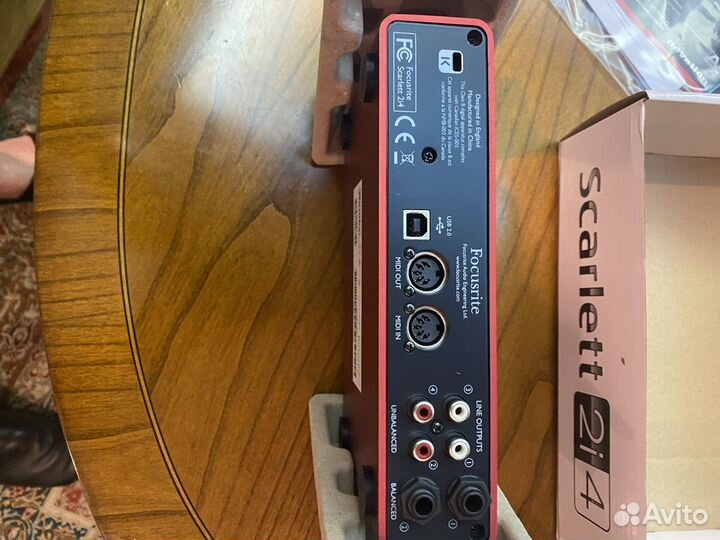 Внешняя звуковая карта Focusrite scarlett 2i4