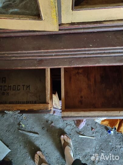 Старинный буфет горка