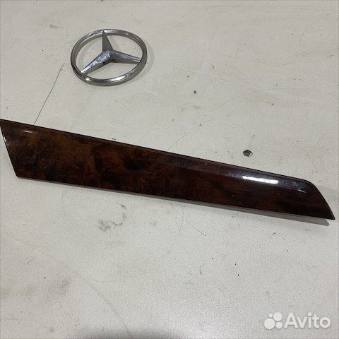 Накладка дверной обшивки левая Мерседес w204