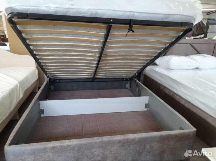 Кровать с подъёмным механизмом