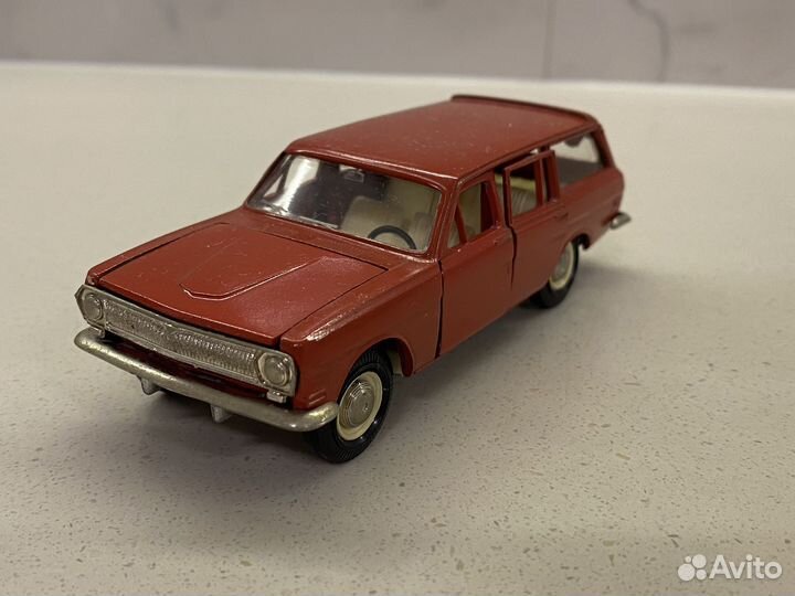 Модель автомобиля волга газ 2402 СССР 1:43