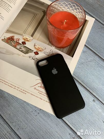 Чехол на iPhone 7/8/se силиконовый, черного цвета