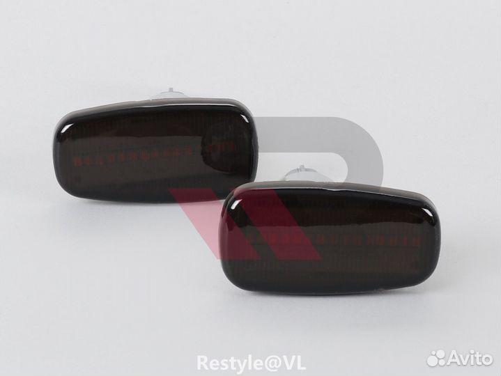 Повторители в крылья Land Cruiser 200 07-11 г