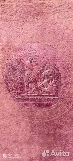 Старые фотоальбомы и записная книжка