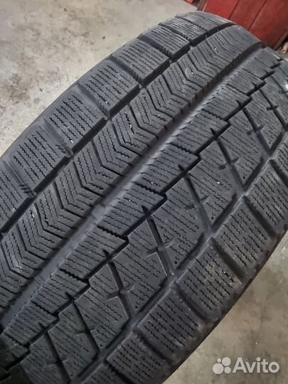 Bridgestone Blizzak VRX 215/55 R17