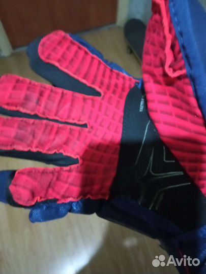 Шлем хоккейный ccm 710.Коньки Bauer vapor 3.7