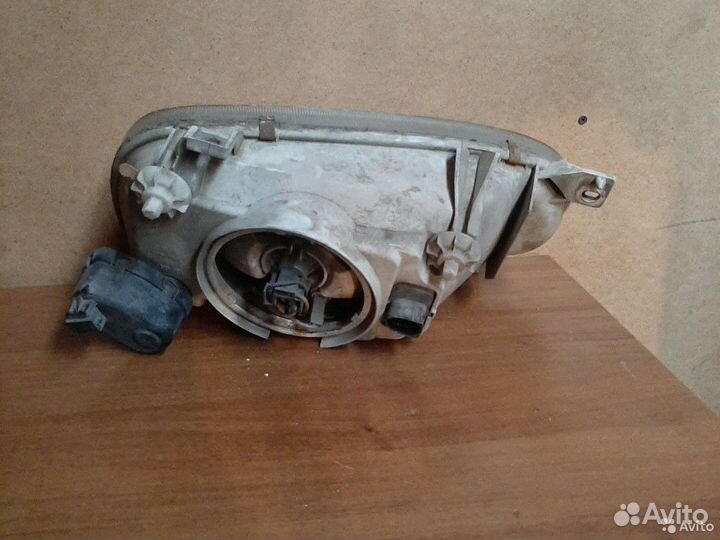 Фара передняя левая Volkswagen Golf 3