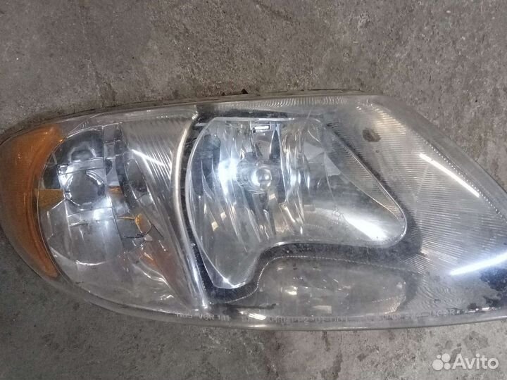 Фара Dodge Caravan 2003-06-07