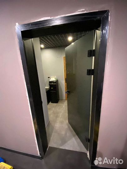 Распашные стеклянные двери