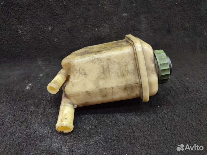 Бачок гур для Volkswagen Touareg 1