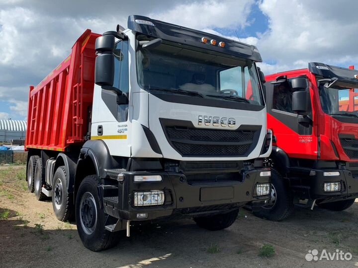 Водитель самосвала