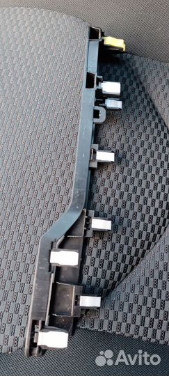 Пластиковая заглушка на ручник toyota RAV 4 40