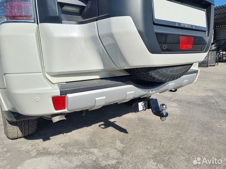 Фаркоп Mitsubishi Pajero 4 и 3 легкосъем квадрат