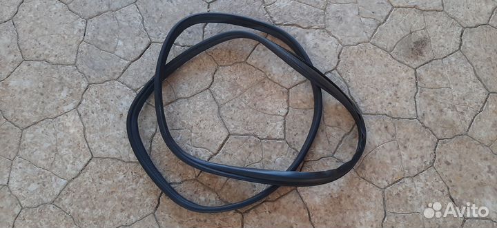 Уплотнитель крышки багажника Mercedes S-Class W220