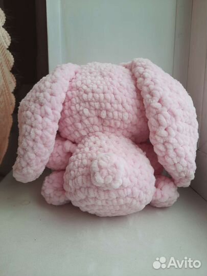 Очаровательный зайчик. Ручная работа (вязаный)