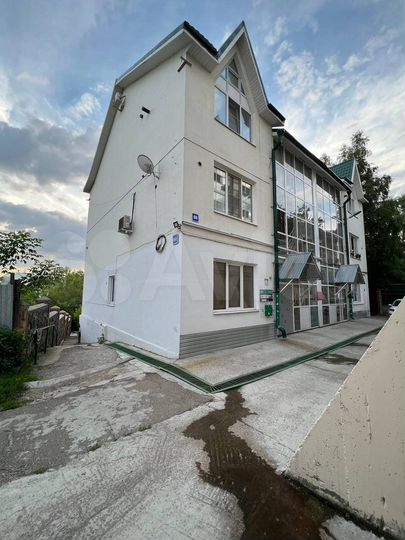 4-к. квартира, 120 м², 3/3 эт.