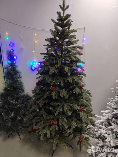 Елка с ягодкой и шишкой с доставкой