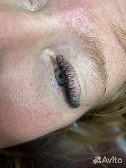 Наращивание ресниц в салоне