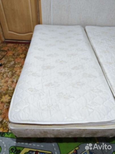 Кровать с матрасом