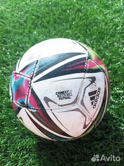 Футбольный мяч adidas 3