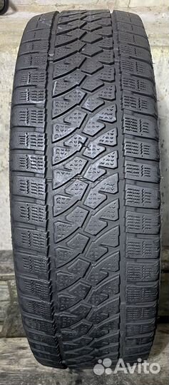 Bridgestone Blizzak W810 215/70 R15C