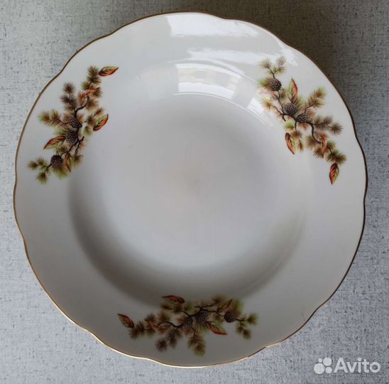 Тарелки фарфор Япония. Кедровая ветвь, шишки