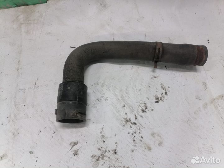 Патрубок радиатора Vw Passat b5 8D0121101K