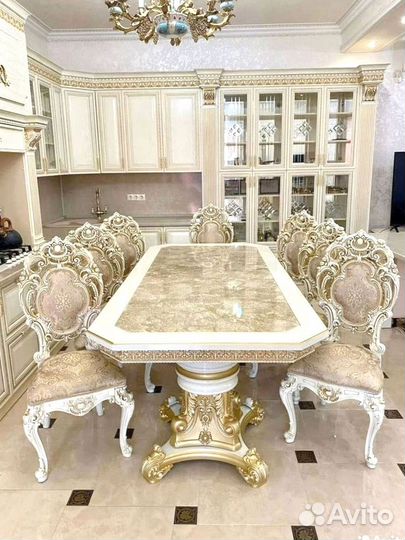 Столы и стулья