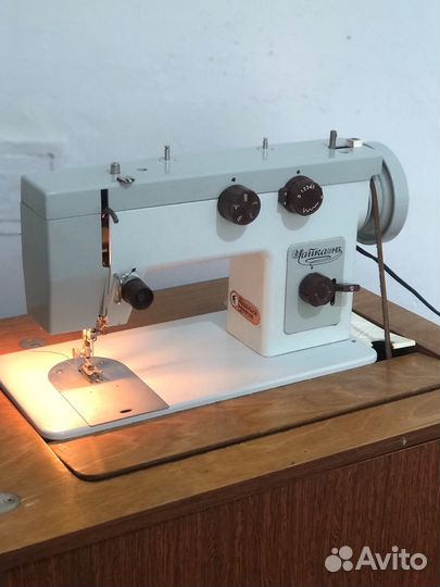 Швейная машина Чайка 143